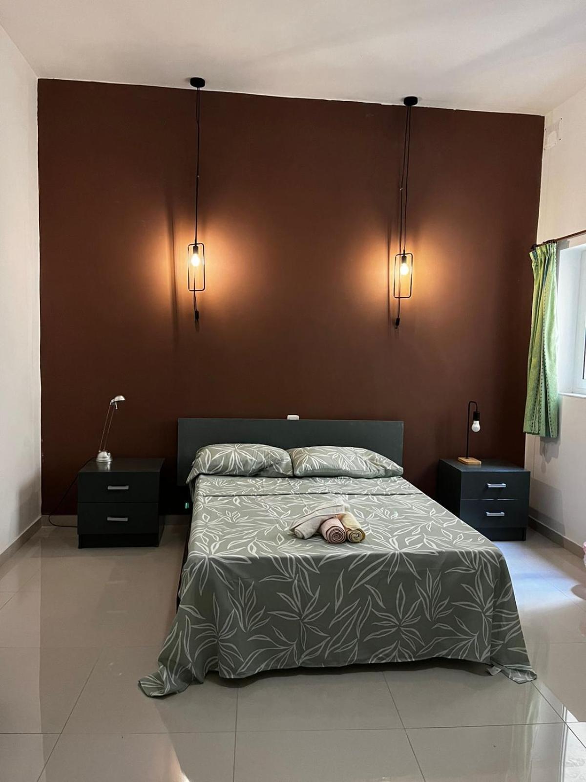 Central Sliema Airconditioned Comfortable With Self Check In And Self Check Out Homestay *