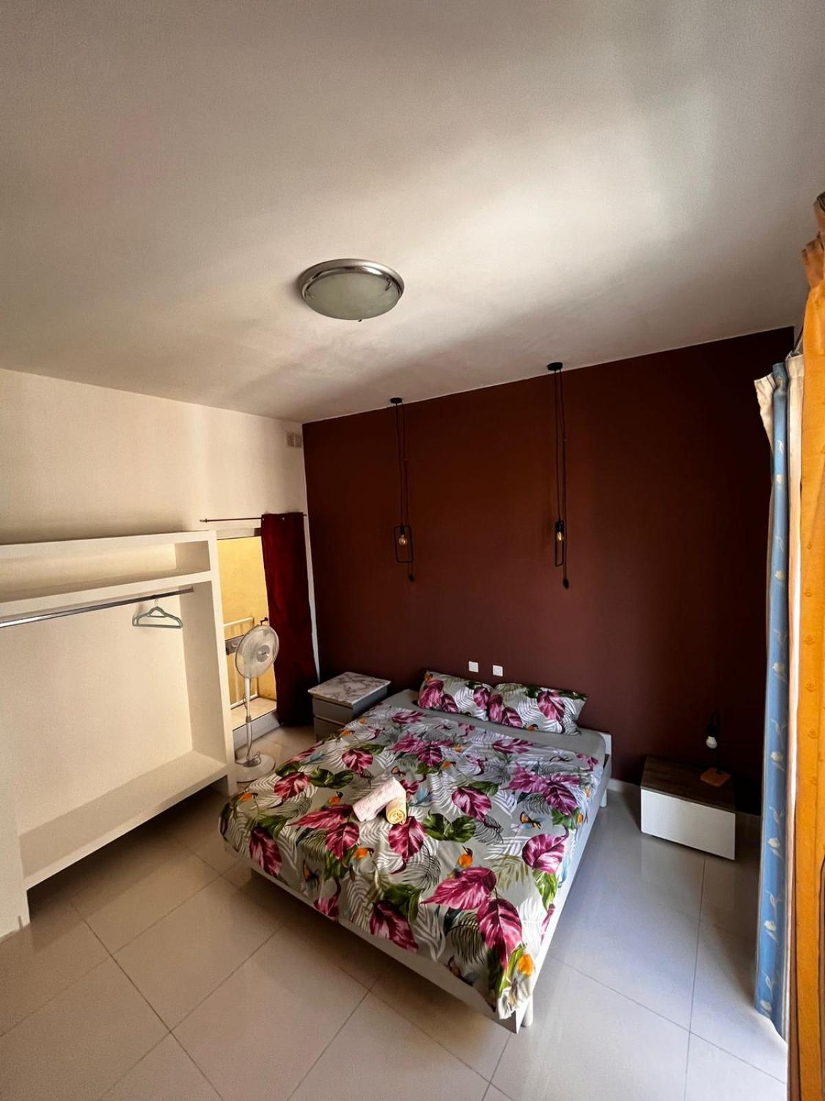 Central Sliema Airconditioned Comfortable With Self Check In And Self Check Out *