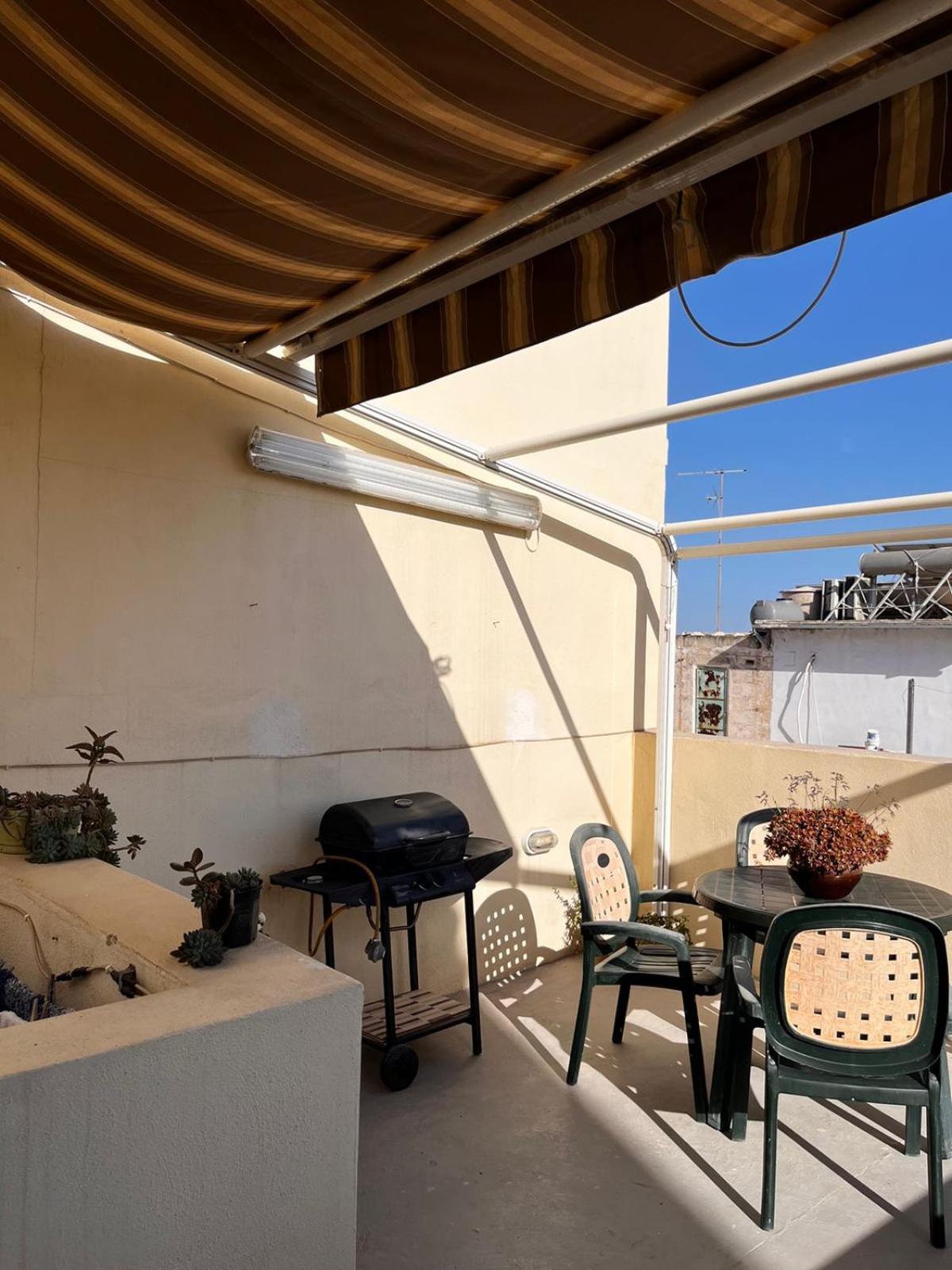 Homestay Central Sliema Airconditioned Comfortable With Self Check In And Self Check Out Gzira
