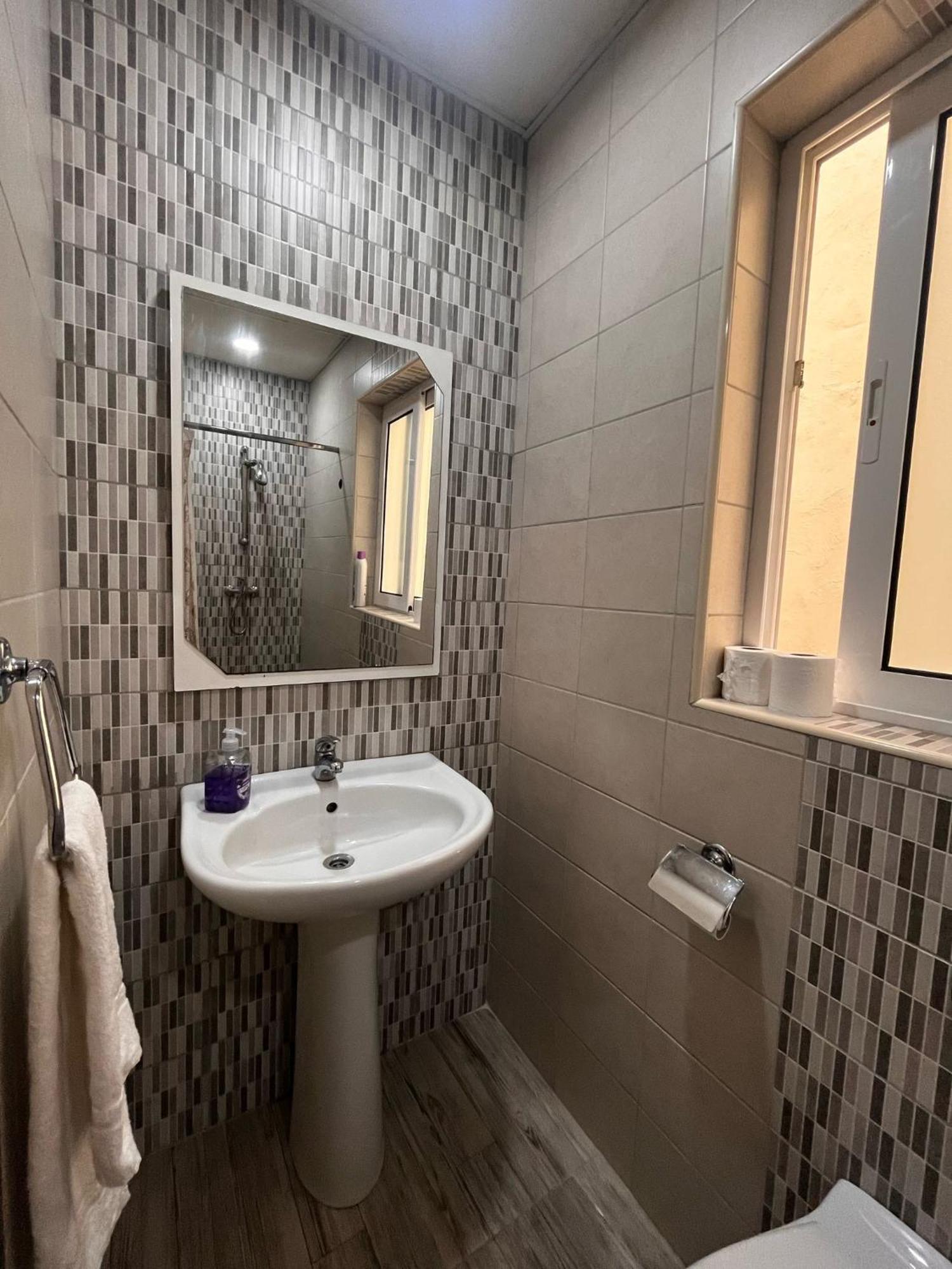 Central Sliema Airconditioned Comfortable With Self Check In And Self Check Out Homestay Gzira